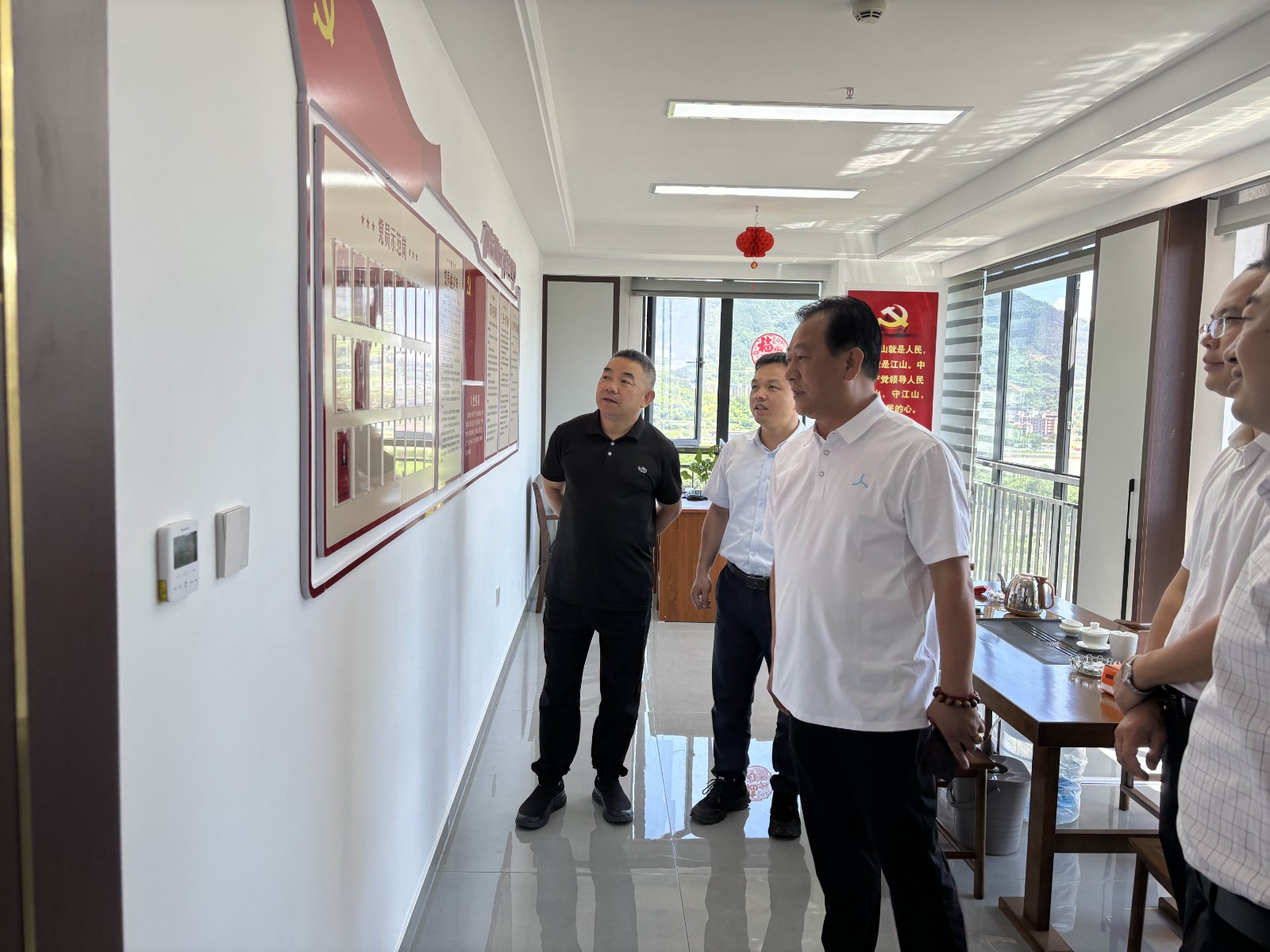 南平市住建局領導蒞臨易順建工集團有限公司，共話建筑行業新機遇與挑戰