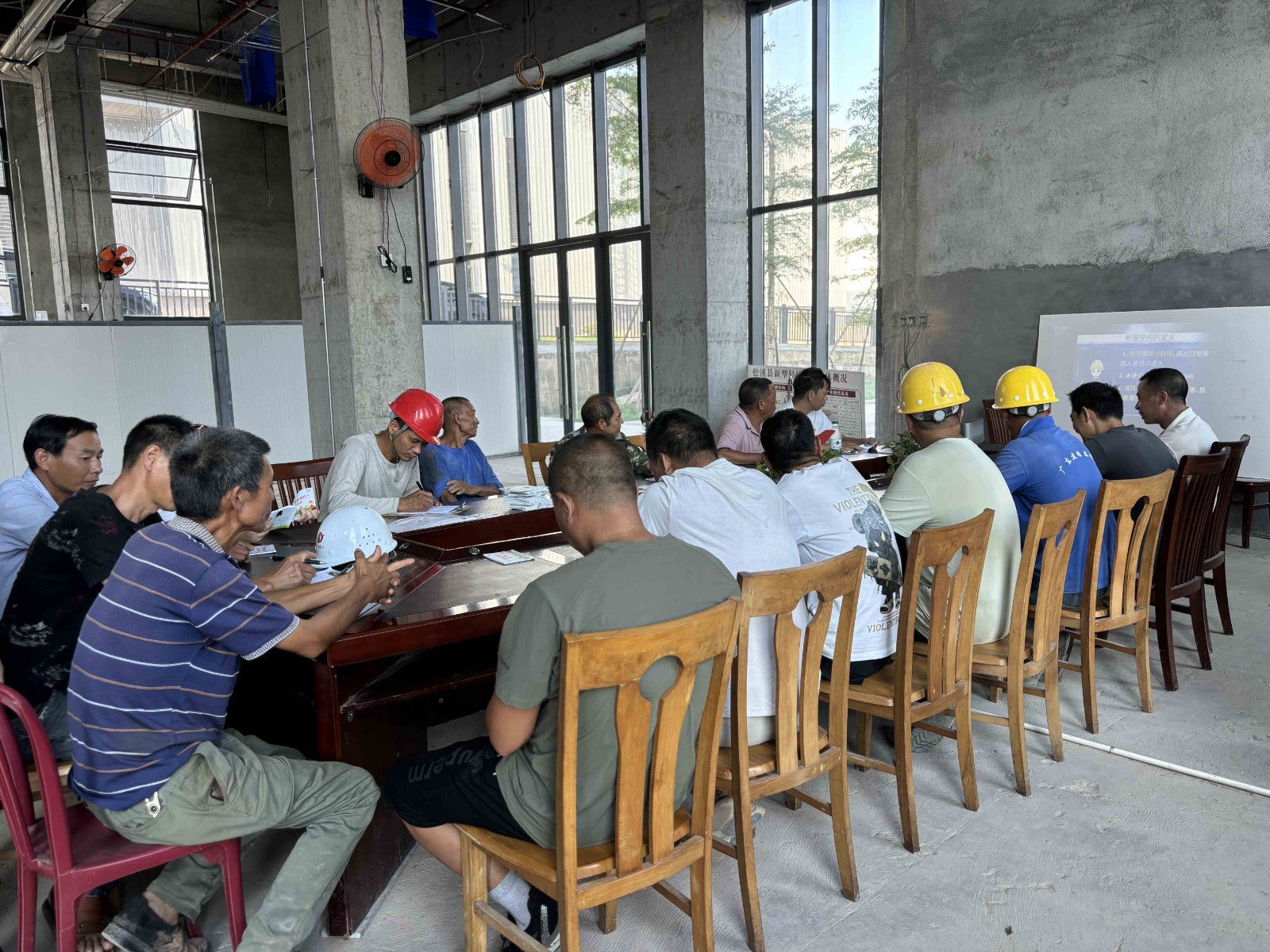 強(qiáng)化工傷預(yù)防培訓(xùn)，織密安全防護(hù)網(wǎng)