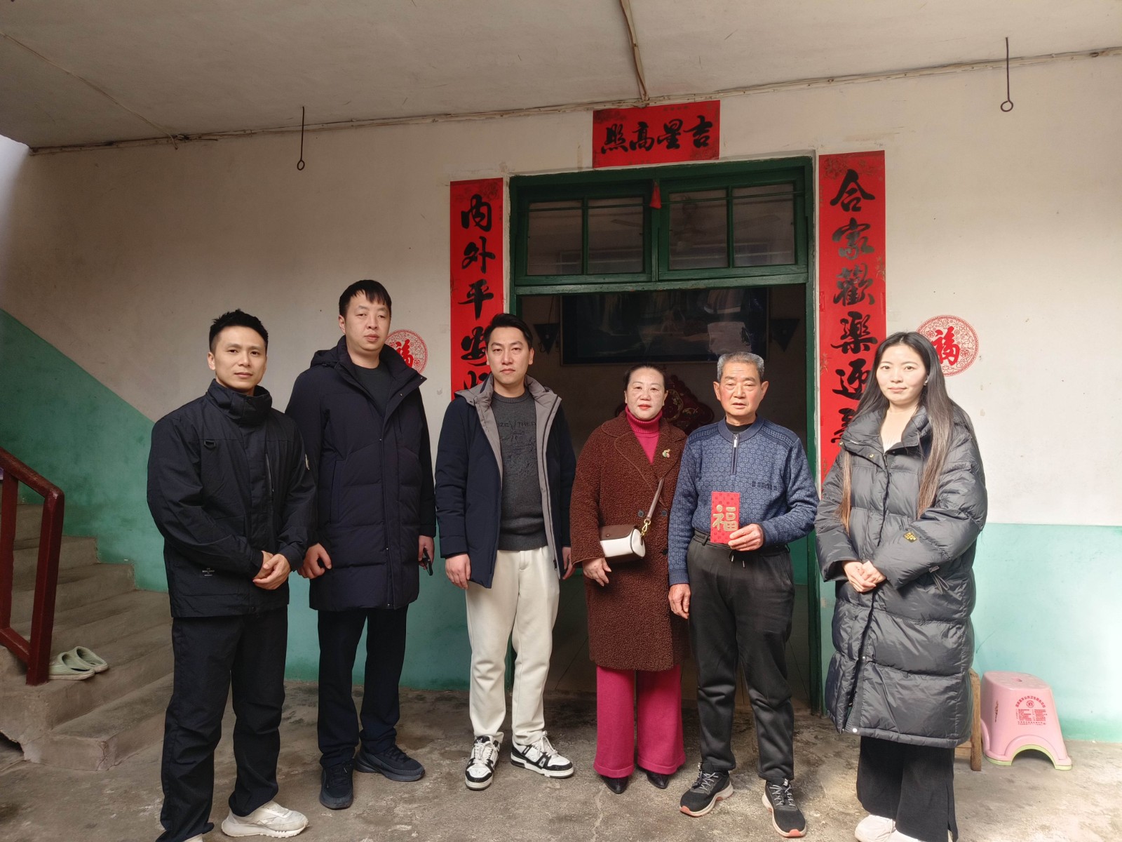 情暖寒冬，心系民生——易順建工集團開展困難黨員及群眾慰問活動